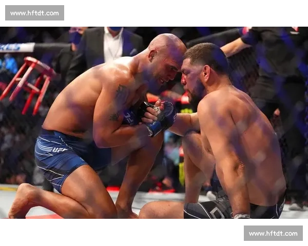 罗比劳勒对决牛仔经典硬汉之战重燃八角笼热血传奇拳拳到肉巅峰回合